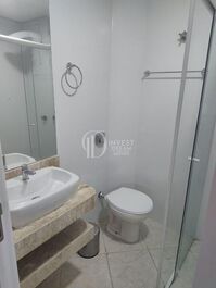 2 suites, 1 dormitorio, 2 estacionamientos | Meia Praia