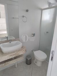 2 suites, 1 dormitorio, 2 estacionamientos | Meia Praia