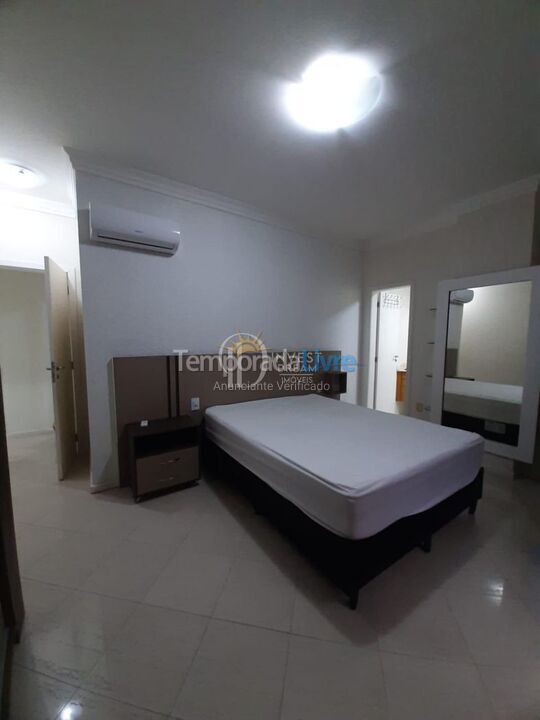 Apartamento para aluguel de temporada em Itapema (Meia Praia)