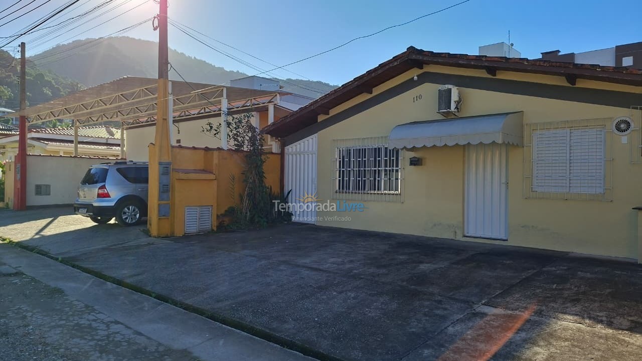 Casa para alquiler de vacaciones em Ubatuba (Praia das Toninhas)