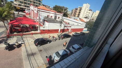 Apto familiar próximo a praia do Forte e comércio