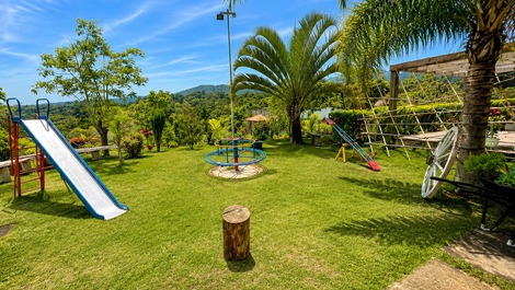 🎭🌴 Country house in Mogi das Cruzes, swimming pool with hot tub, 1 hour from São Paulo