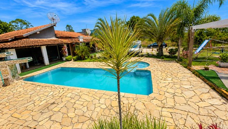 🎭🌴 Country house in Mogi das Cruzes, swimming pool with hot tub, 1 hour from São Paulo