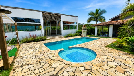 🎭🌴 Country house in Mogi das Cruzes, swimming pool with hot tub, 1 hour from São Paulo