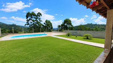 Sítio em Mairiporã, Piscina, Churrasqueira e Natureza