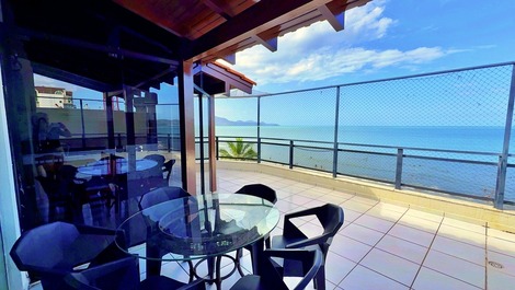 Apartamento de 4 habitaciones frente al mar Itapema Meia Praia SC