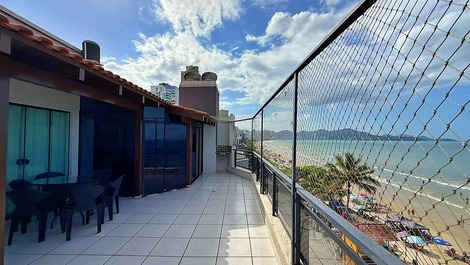 Apartamento de 4 habitaciones frente al mar Itapema Meia Praia SC