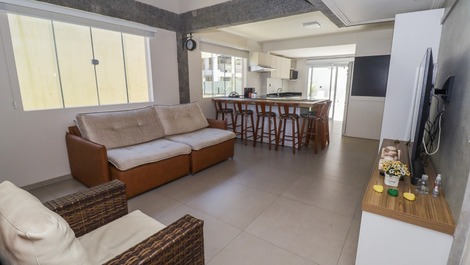 Casa con piscina y 3 suites en Mariscal Ref.143
