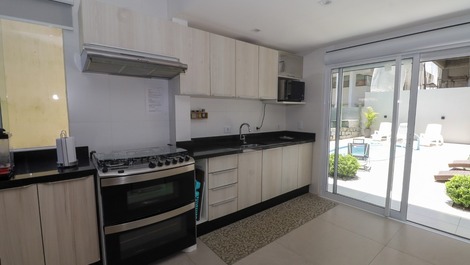Casa con piscina y 3 suites en Mariscal Ref.143