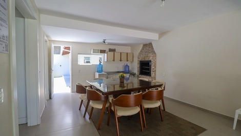 Casa con piscina y 3 suites en Mariscal Ref.143