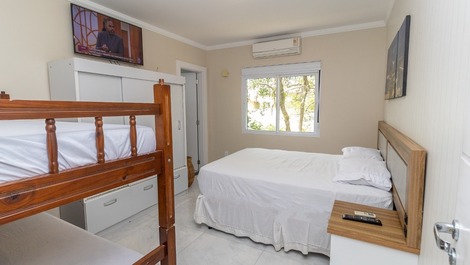 Casa con piscina y 3 suites en Mariscal Ref.143