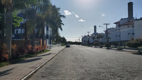 Descanse com a familia a 150 mt da praia