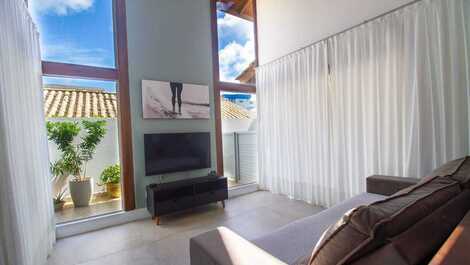 Casa alto padrão em Mariscal com piscina. REF 145