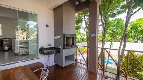 Casa alto padrão em Mariscal com piscina. REF 145
