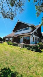 CASA SAFIRA - CHÁCARA PÉROLA DA MONTANHA in Campos do Jordão.