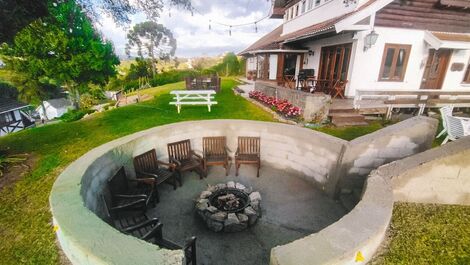 CASA SAFIRA - CHÁCARA PÉROLA DA MONTANHA in Campos do Jordão.