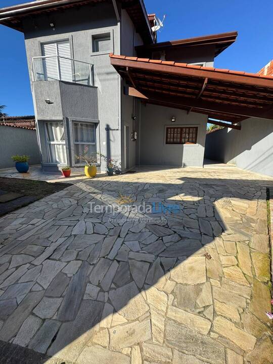 Casa para alquiler de vacaciones em São Sebastião (Praia da Boracéia)