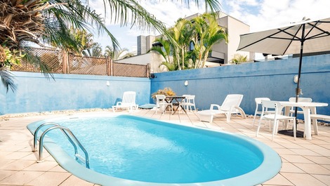 Mansion 150m from the sea in Jurerê Internacional