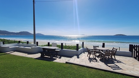 Beautiful 4 bedroom beachfront house in Praia dos Ingleses Florianópolis