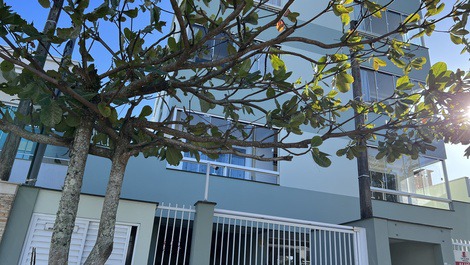 Precioso apartamento en Mariscal con 2 dormitorios Código 051