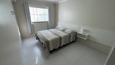 Precioso apartamento en Mariscal con 2 dormitorios Código 051