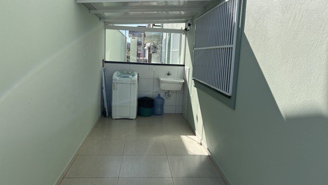 Precioso apartamento en Mariscal con 2 dormitorios Código 051