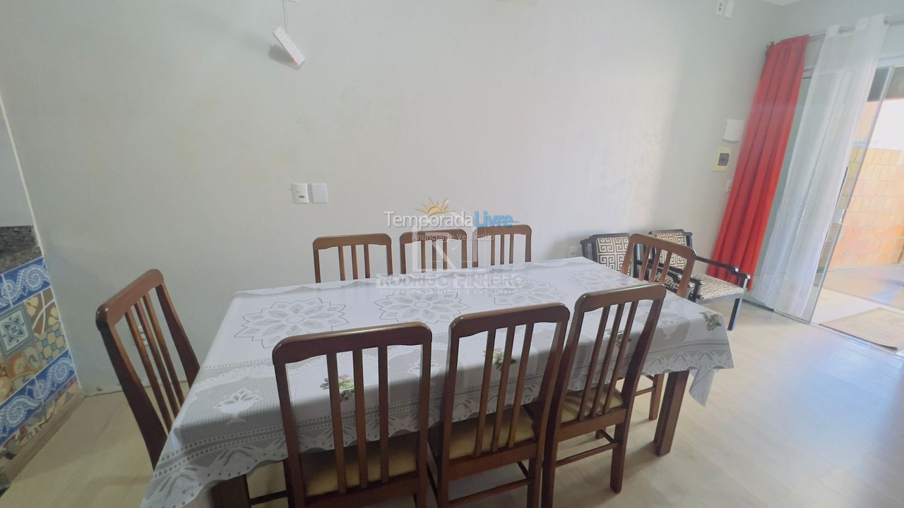 Casa para aluguel de temporada em Bombinhas (Praia de Zimbros)