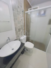 Casa 03 dormitórios na Praia de Zimbros Cód. 070