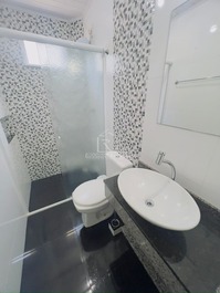 Casa 03 dormitórios na Praia de Zimbros Cód. 070