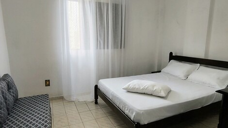 2-bedroom apartment, side view of the beach (100m).