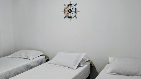 2-bedroom apartment, side view of the beach (100m).