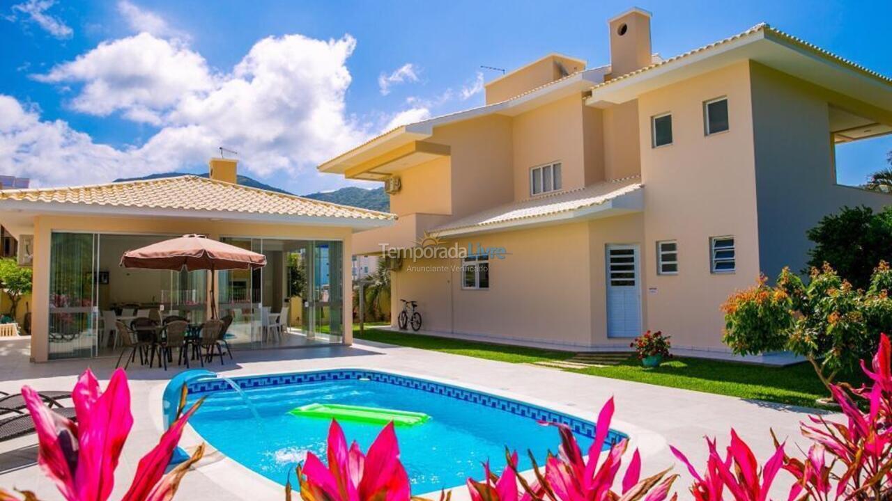 Casa para aluguel de temporada em Governador Celso Ramos (Palmas)
