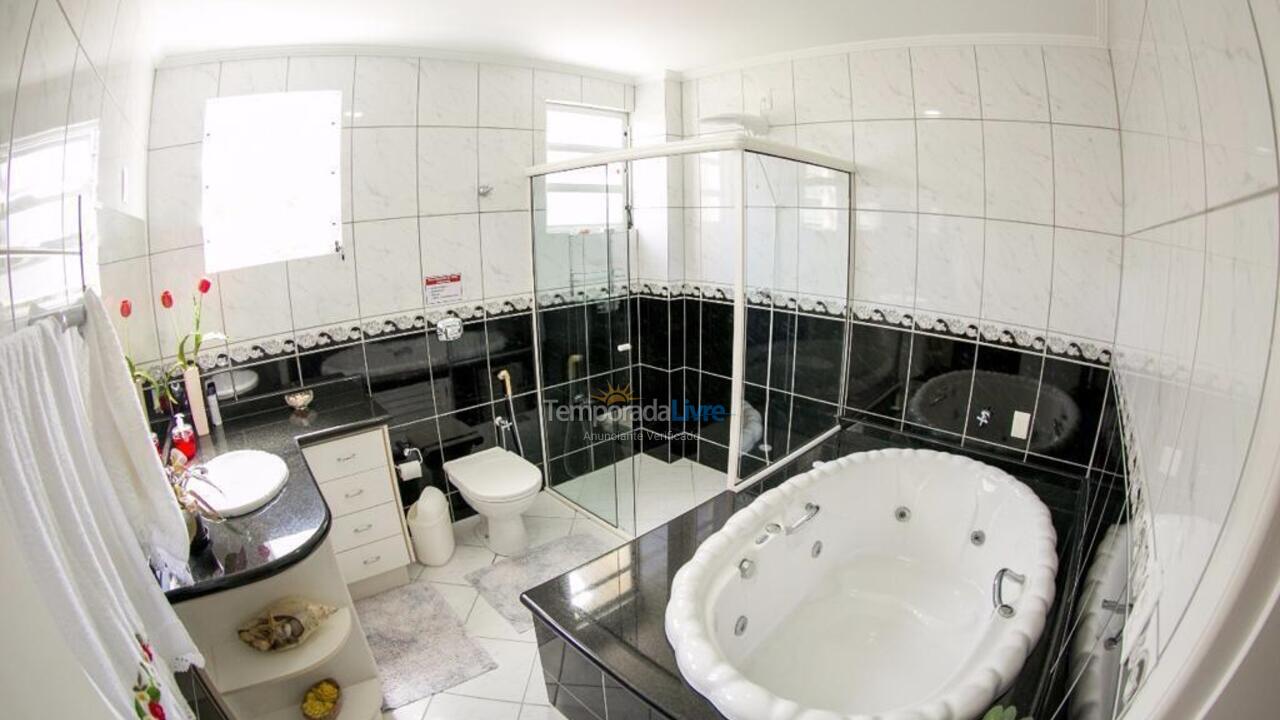 Casa para aluguel de temporada em Governador Celso Ramos (Palmas)