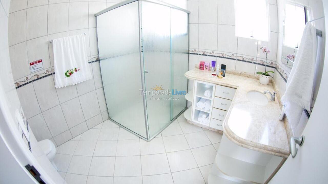 Casa para aluguel de temporada em Governador Celso Ramos (Palmas)