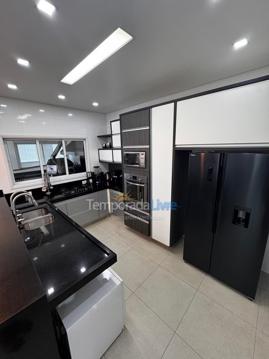 Casa para aluguel de temporada em Bertioga (Condominio Morada da Praia)