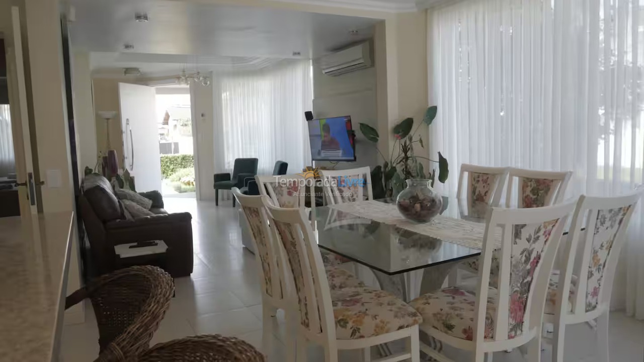 Casa para aluguel de temporada em Florianopolis (Jurerê Internacional)
