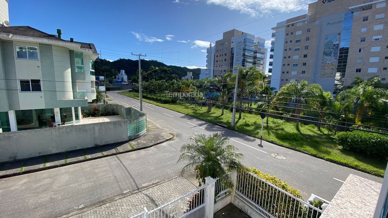 Apartamento para alquiler de vacaciones em Governador Celso Ramos (Praia de Palmas)