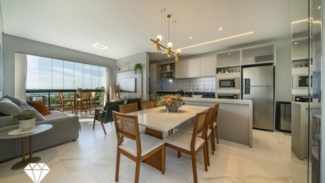 Apartamento de tres habitaciones frente a la playa en Canto Grande
