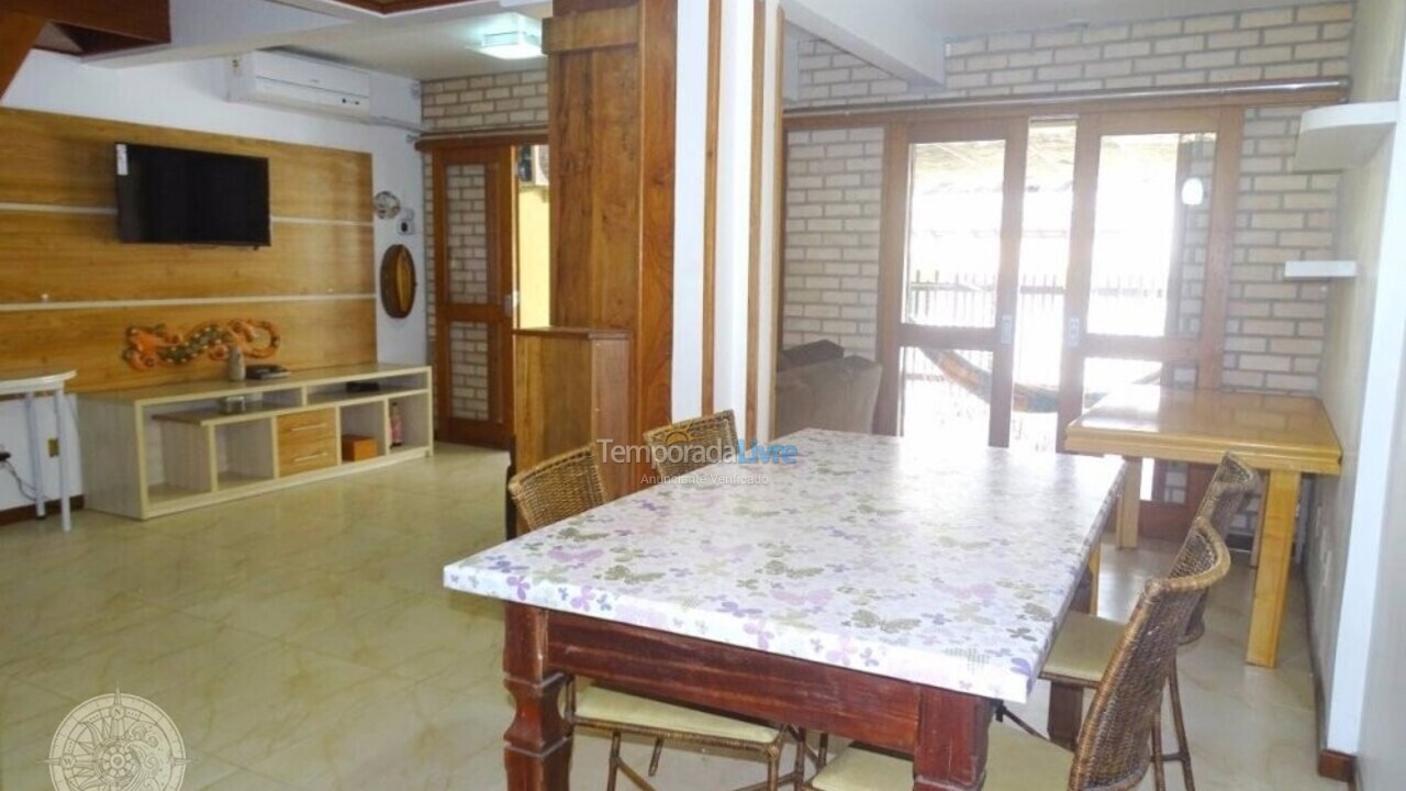 Casa para aluguel de temporada em Bombinhas (Praia de Bombas)