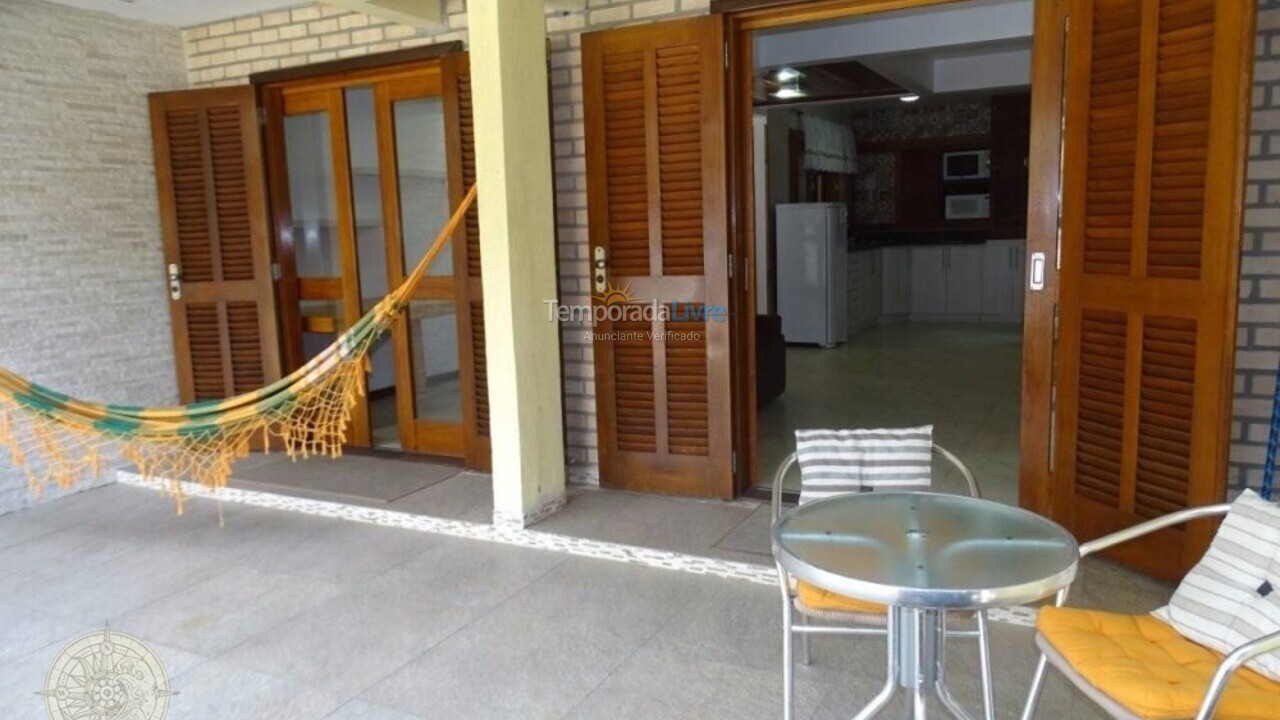 Casa para aluguel de temporada em Bombinhas (Praia de Bombas)