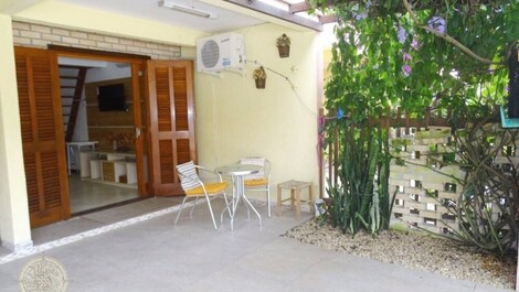 Casa em Bombas para 06 pessoas