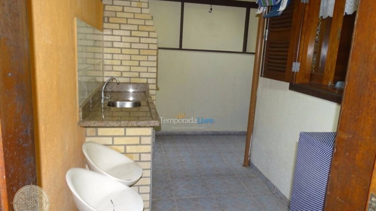 Casa para aluguel de temporada em Bombinhas (Praia de Bombas)