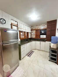 Casa em Bombas para 06 pessoas
