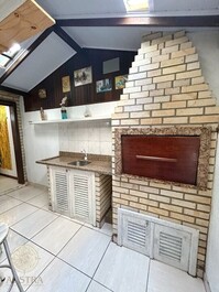 Casa em Bombas para 06 pessoas