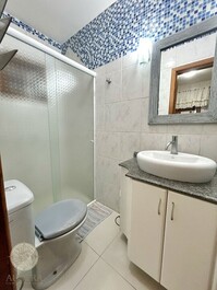 Casa em Bombas para 06 pessoas