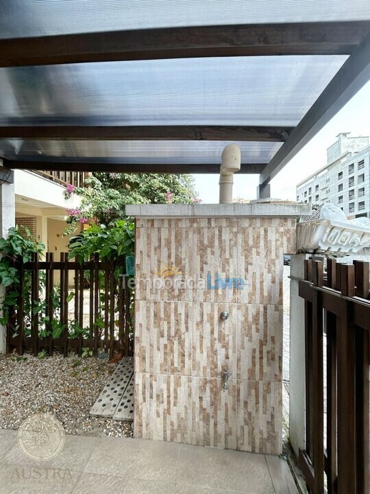 Casa para aluguel de temporada em Bombinhas (Praia de Bombas)