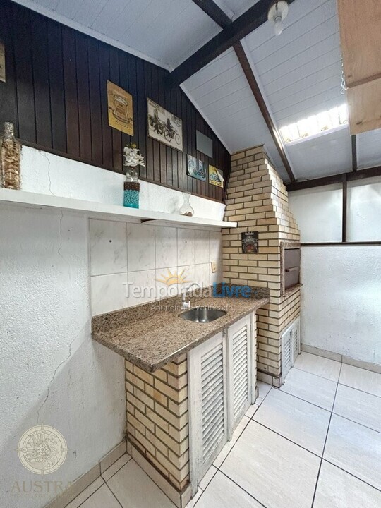 Casa para aluguel de temporada em Bombinhas (Praia de Bombas)