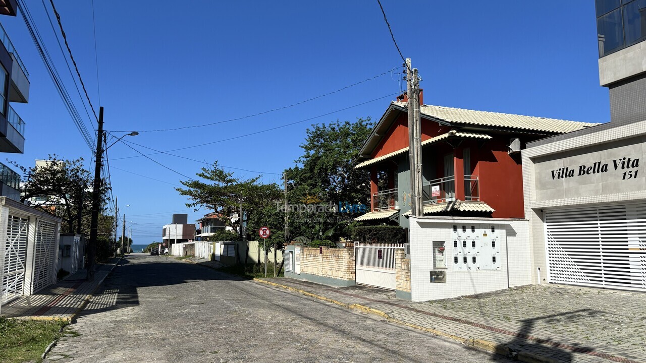 Apartamento para aluguel de temporada em Bombinhas (Canto Grande)