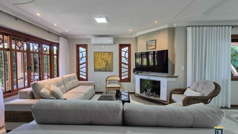 CASA DE 5 DORMITORIOS EN ALQUILER POR TEMPORADA JURERÊ INTERNACIONAL