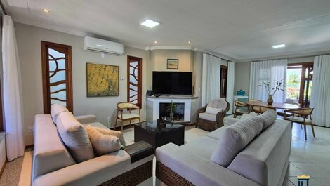 CASA DE 5 DORMITORIOS EN ALQUILER POR TEMPORADA JURERÊ INTERNACIONAL